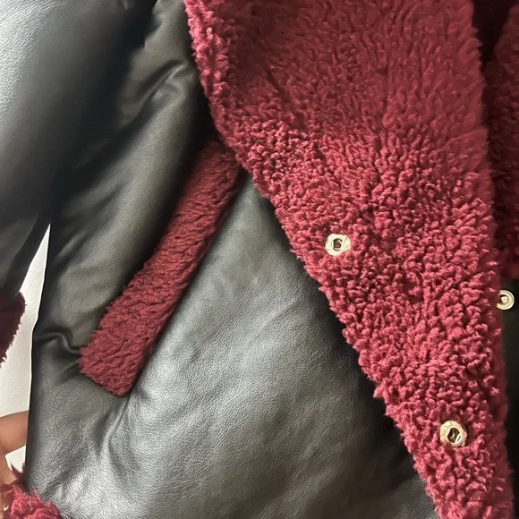 PrettyLittleThing Burgundy and Black Teddy Jacket - Picture 4 of 8